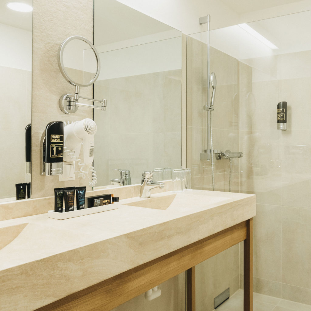 HOTEL_Zimmer_006_2000x2000