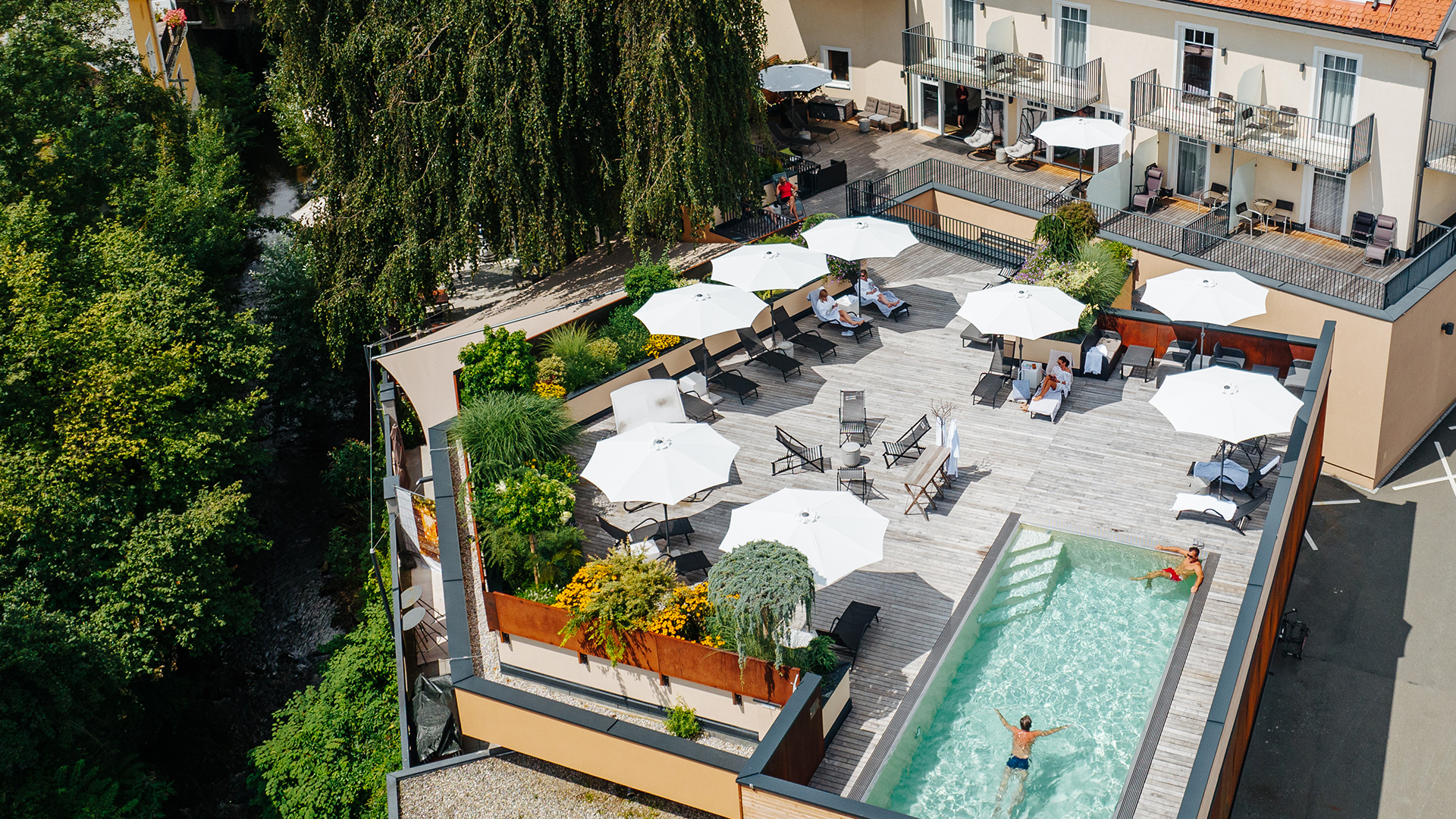 STH_Header_Website_Pool