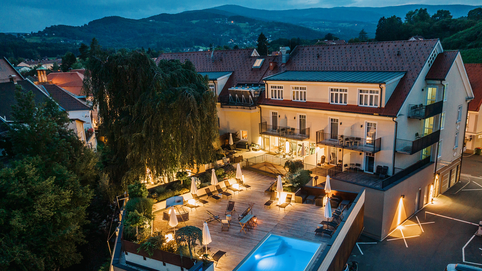 STH_Header_Wwebsite_Pool