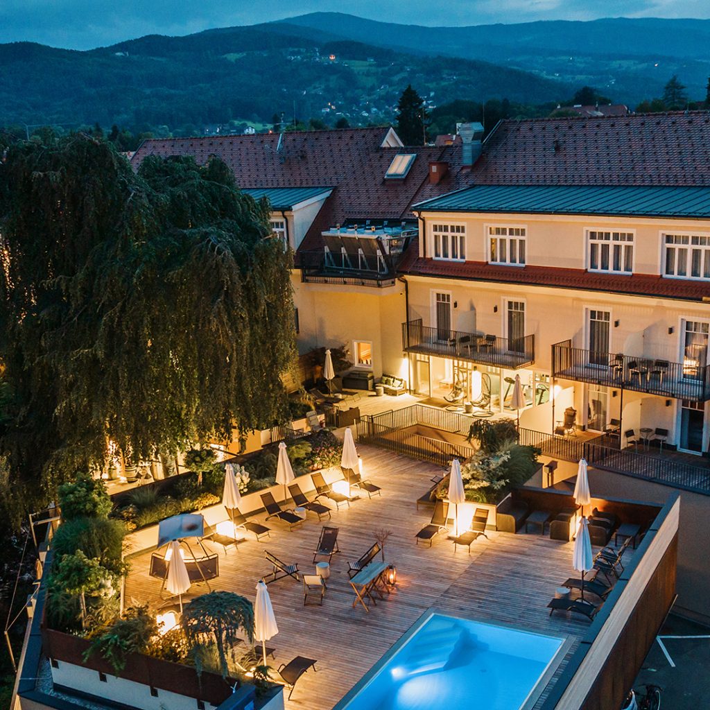 STH_Header_Wwebsite_Pool